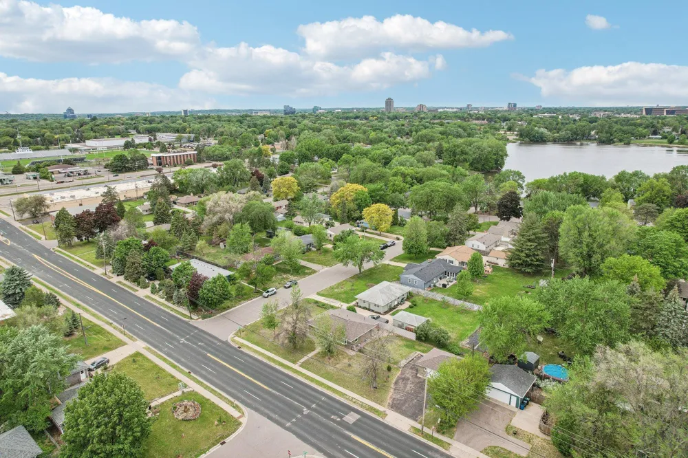 2016 W 90th Street Bloomington, MN 55431