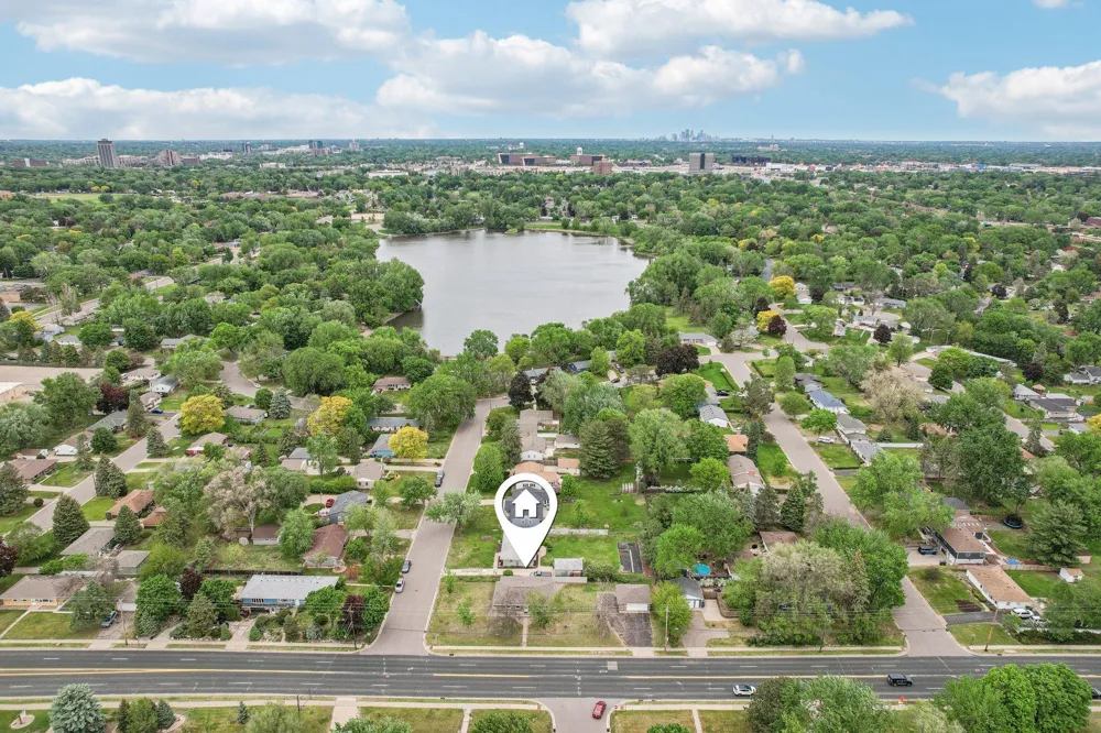 2016 W 90th Street Bloomington, MN 55431