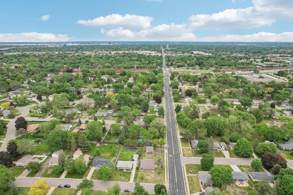 2016 W 90th Street Bloomington, MN 55431