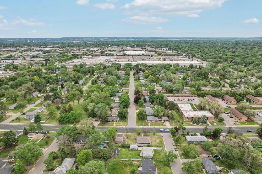 2016 W 90th Street Bloomington, MN 55431