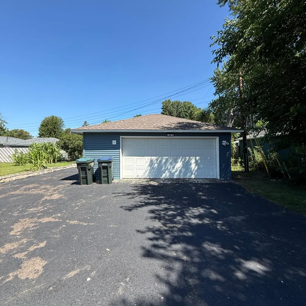2016 W 90th Street Bloomington, MN 55431
