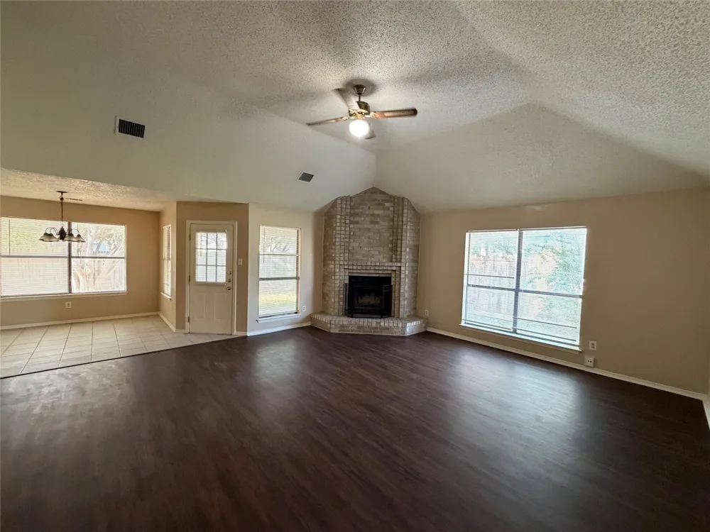 1221 Castleman Drive Cedar Hill, TX 75104