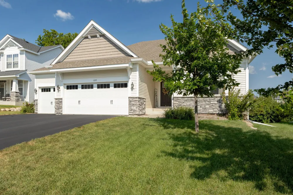 1237 Maple Lane Carver, MN 55315