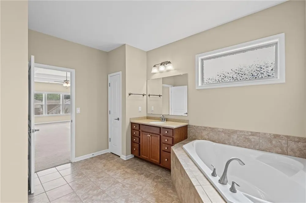 501 La Perla Drive Sugar Hill, GA 30518