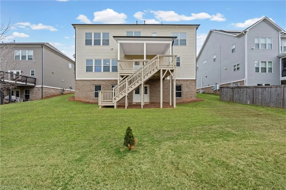 501 La Perla Drive Sugar Hill, GA 30518