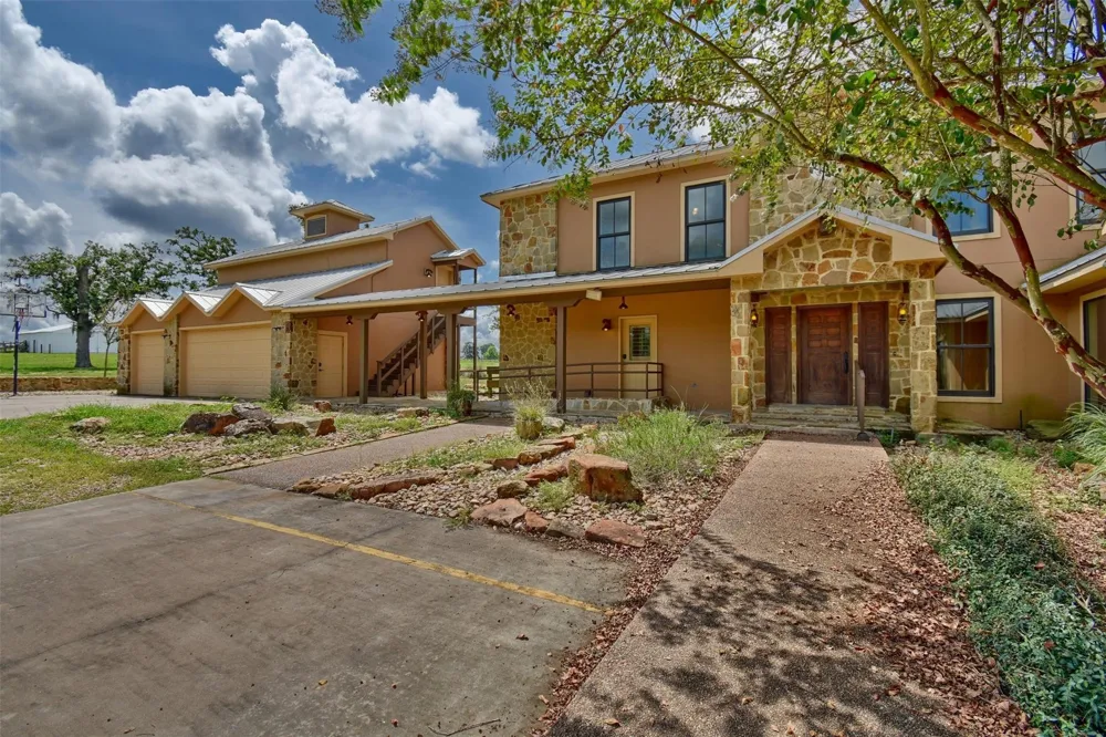 2316 Highway 159 E Bellville, TX 77418