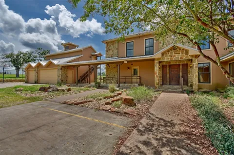 2316 Highway 159 E