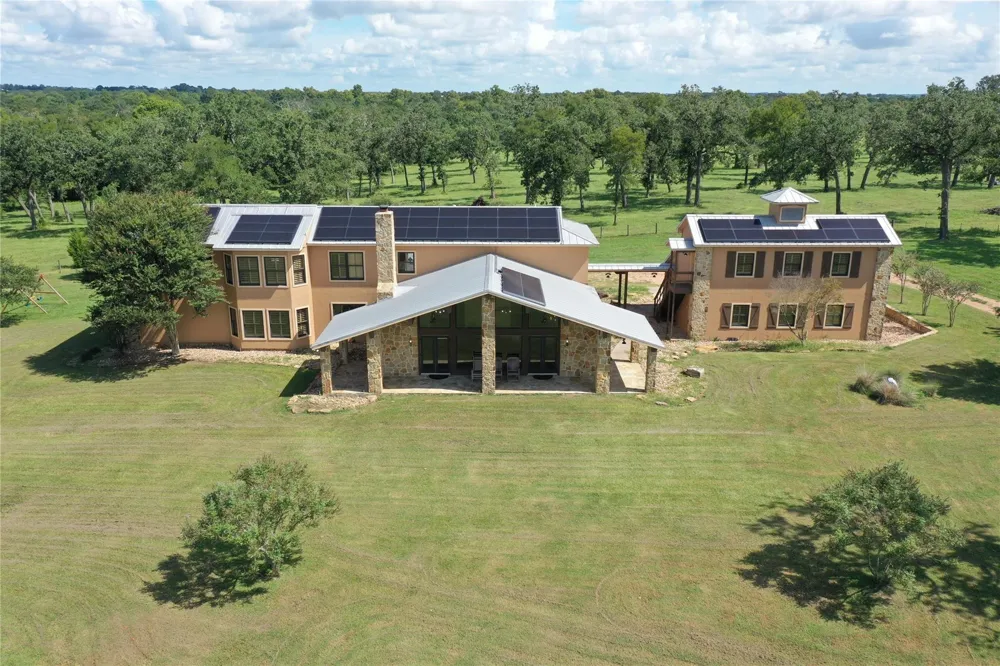 2316 Highway 159 E Bellville, TX 77418