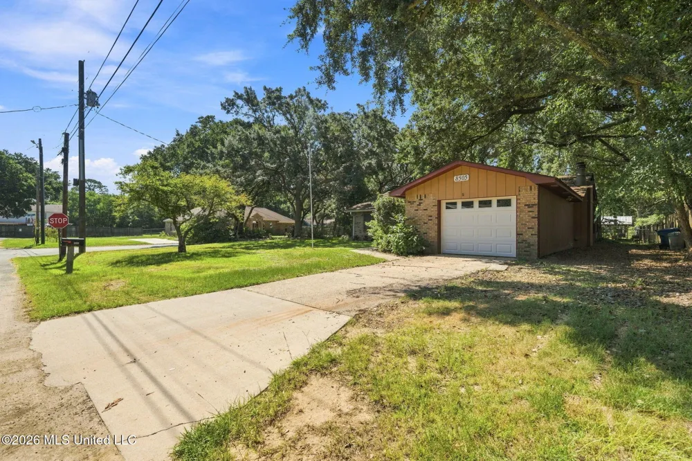 8505 Mermaid Avenue Ocean Springs, MS 39564