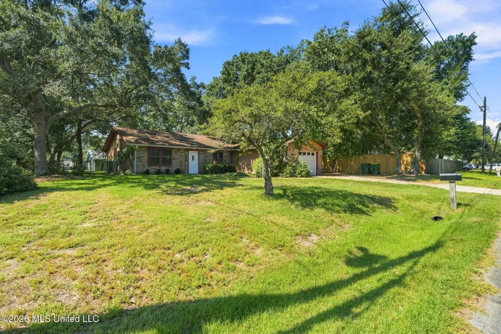 8505 Mermaid Avenue Ocean Springs, MS 39564