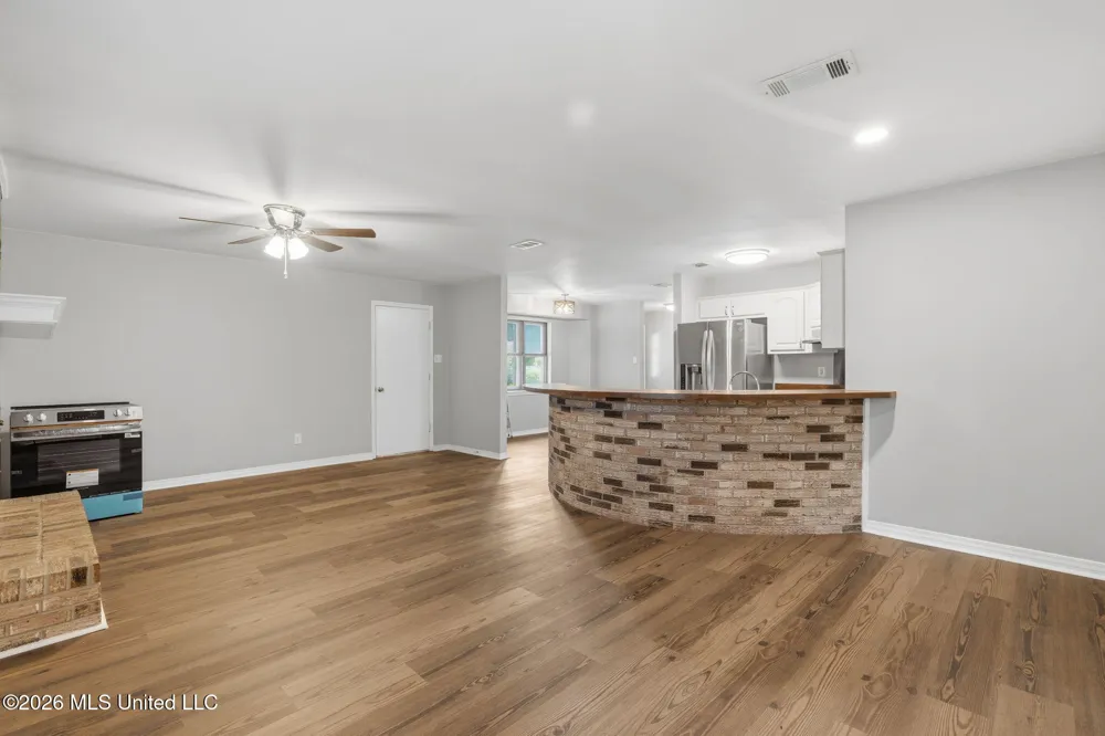 8505 Mermaid Avenue Ocean Springs, MS 39564