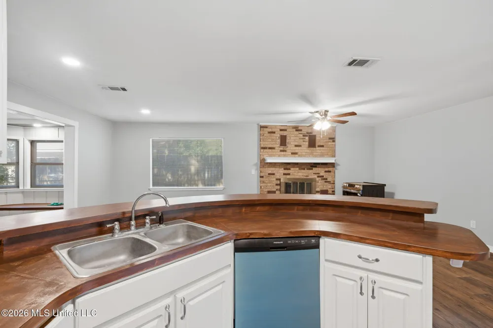 8505 Mermaid Avenue Ocean Springs, MS 39564