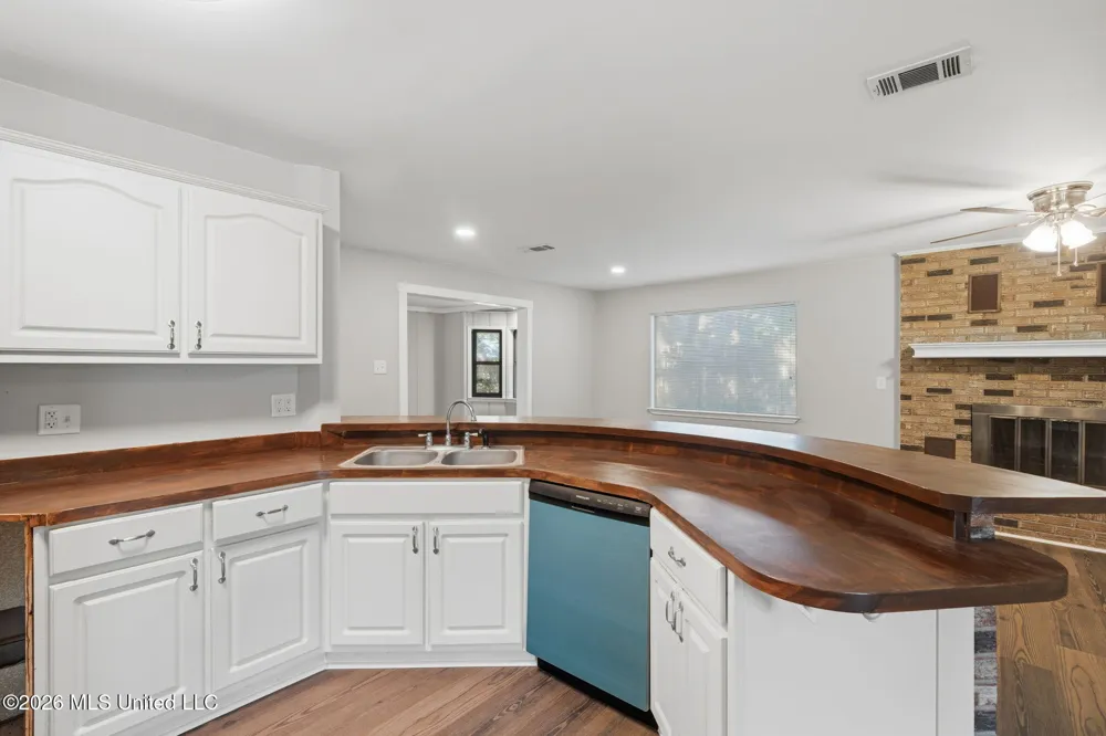 8505 Mermaid Avenue Ocean Springs, MS 39564