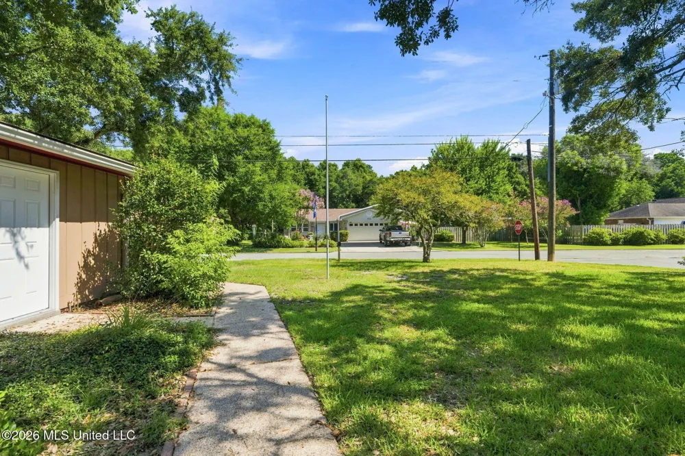 8505 Mermaid Avenue Ocean Springs, MS 39564