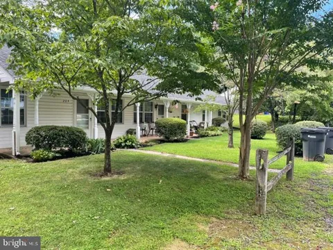 208 MAPLE STREET #204