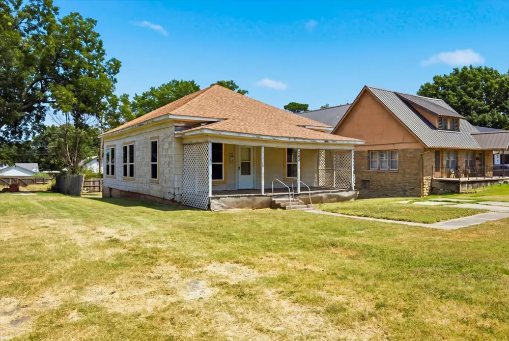 222 W 17th Ada, OK 74820