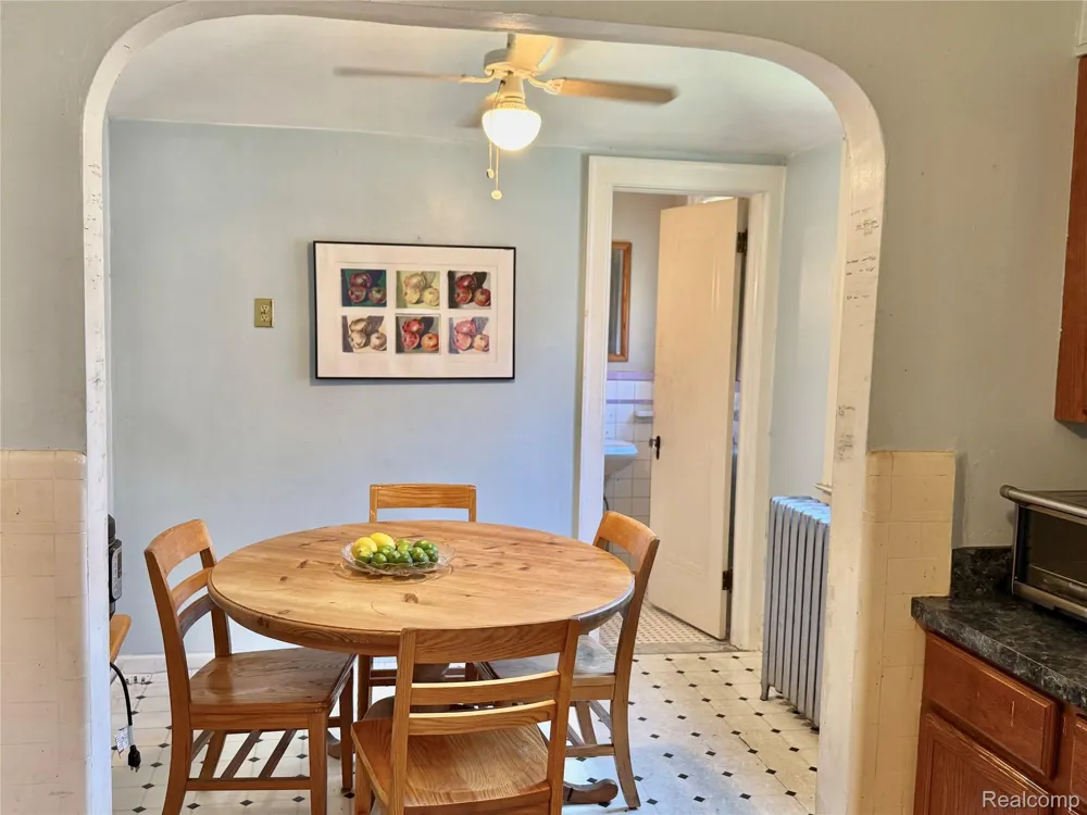 1305 Bedford Road Grosse Pointe Park City, MI 48230