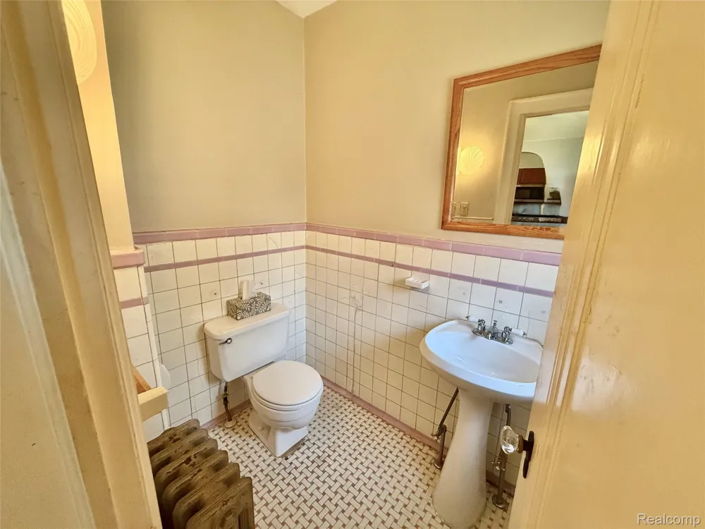 1305 Bedford Road Grosse Pointe Park City, MI 48230