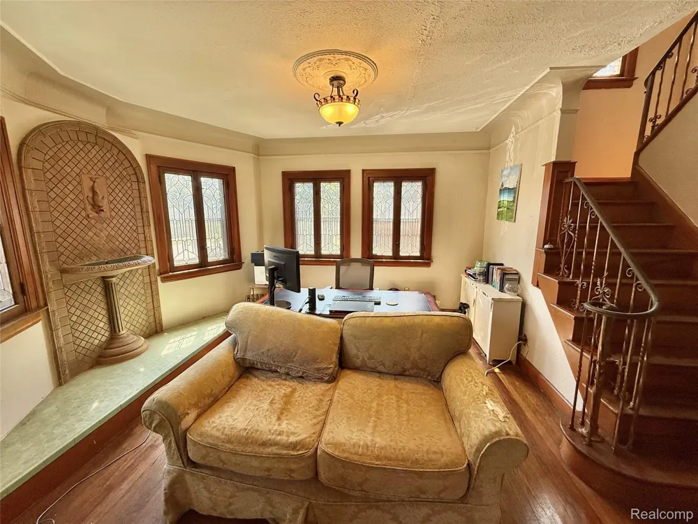1305 Bedford Road Grosse Pointe Park City, MI 48230