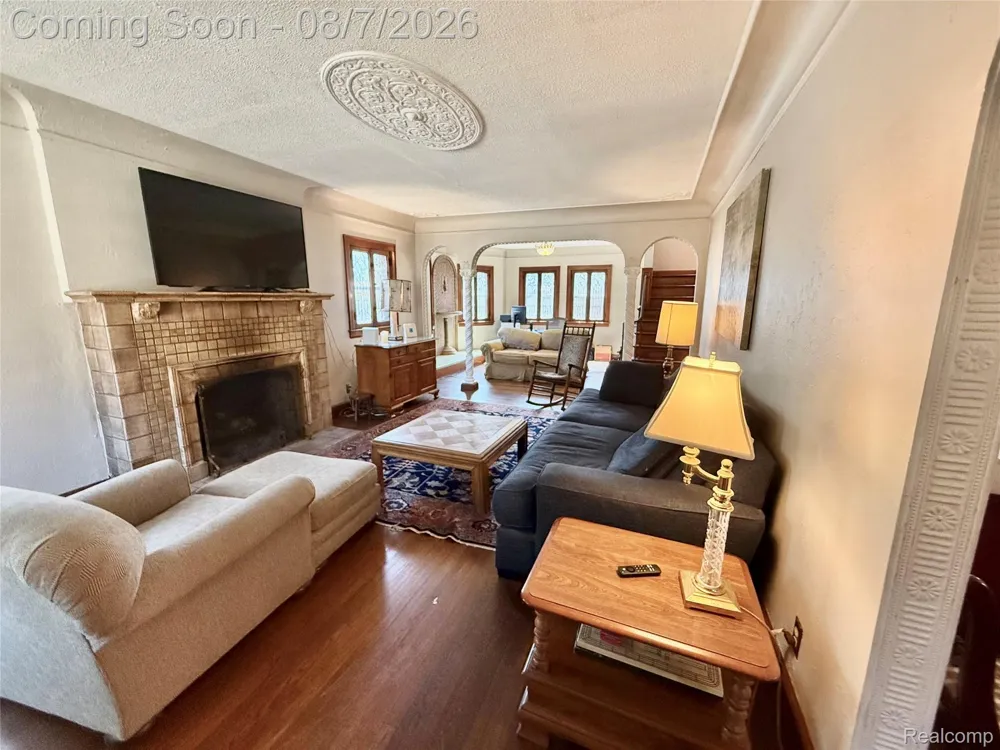 1305 Bedford Road Grosse Pointe Park City, MI 48230
