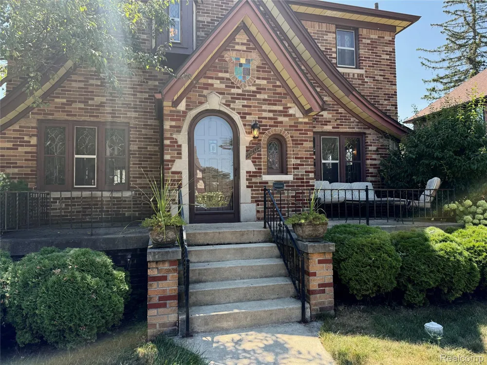 1305 Bedford Road Grosse Pointe Park City, MI 48230