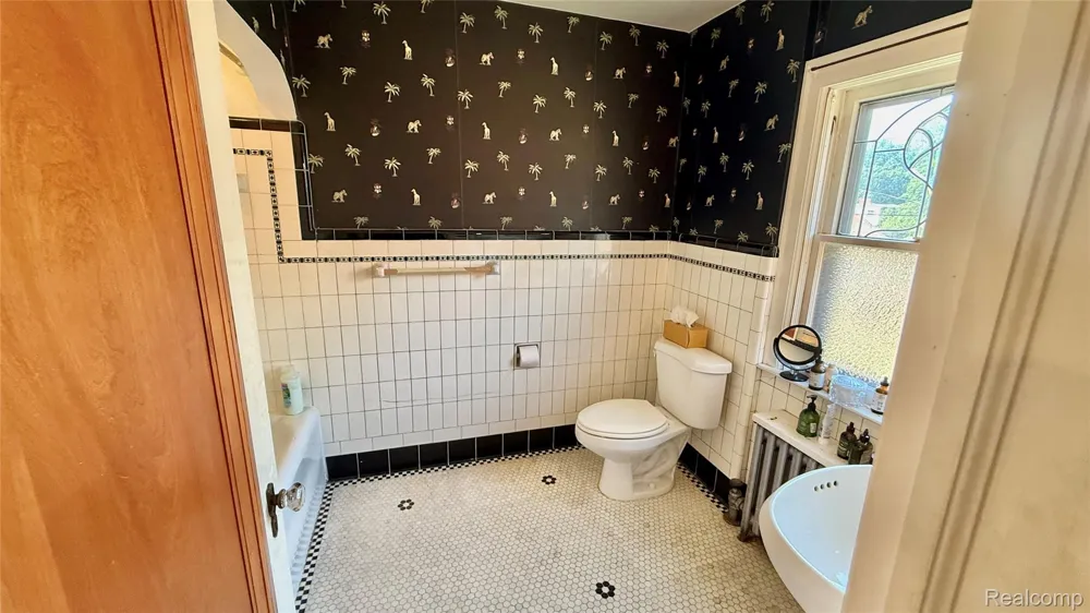 1305 Bedford Road Grosse Pointe Park City, MI 48230