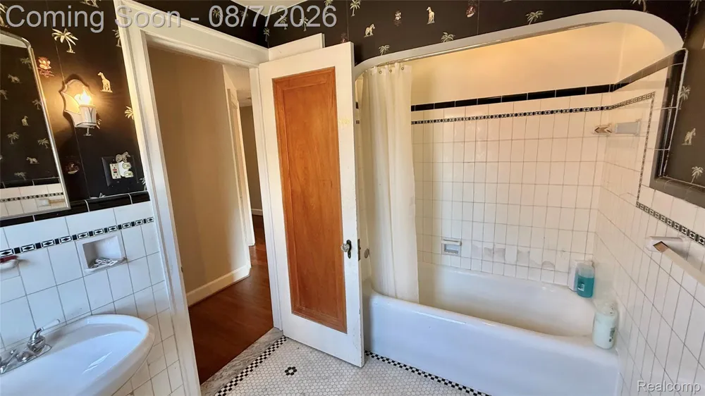 1305 Bedford Road Grosse Pointe Park City, MI 48230