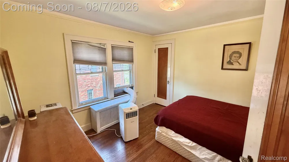 1305 Bedford Road Grosse Pointe Park City, MI 48230