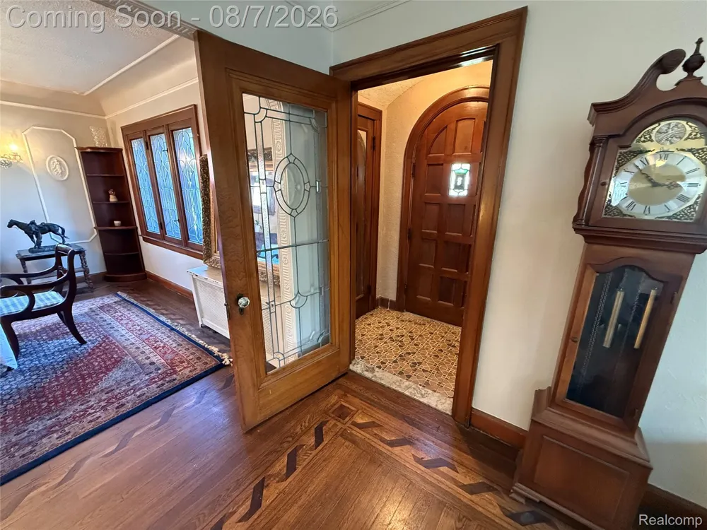 1305 Bedford Road Grosse Pointe Park City, MI 48230