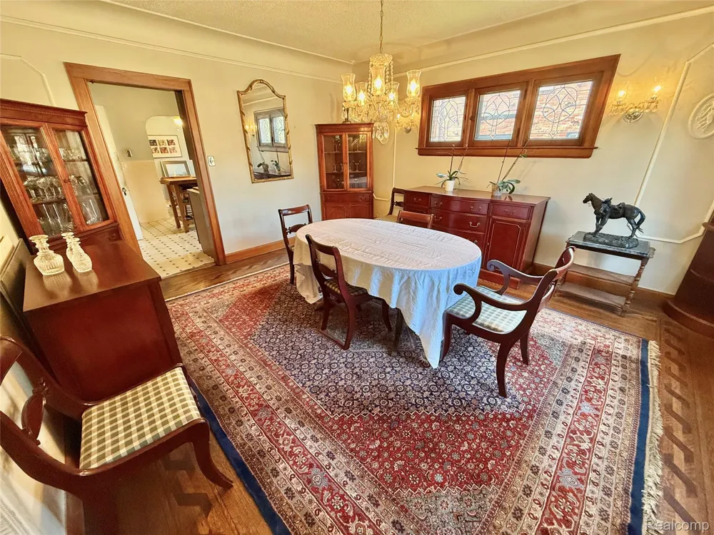 1305 Bedford Road Grosse Pointe Park City, MI 48230