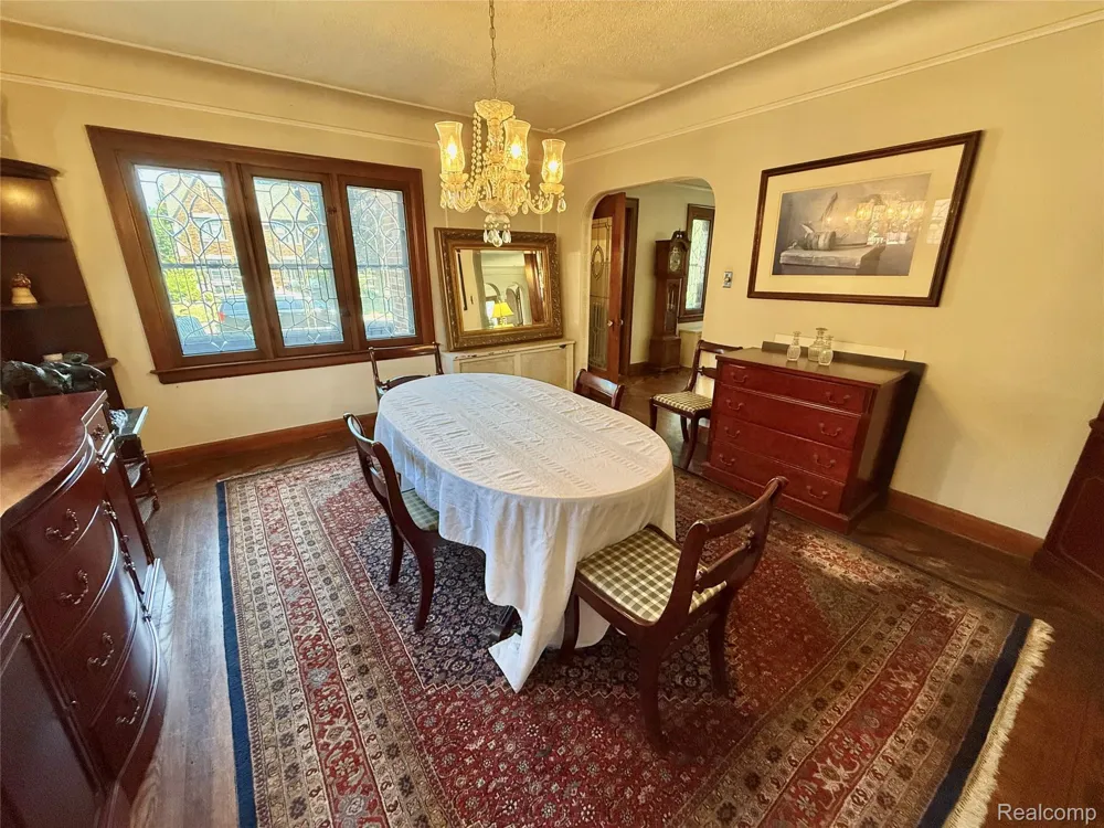1305 Bedford Road Grosse Pointe Park City, MI 48230