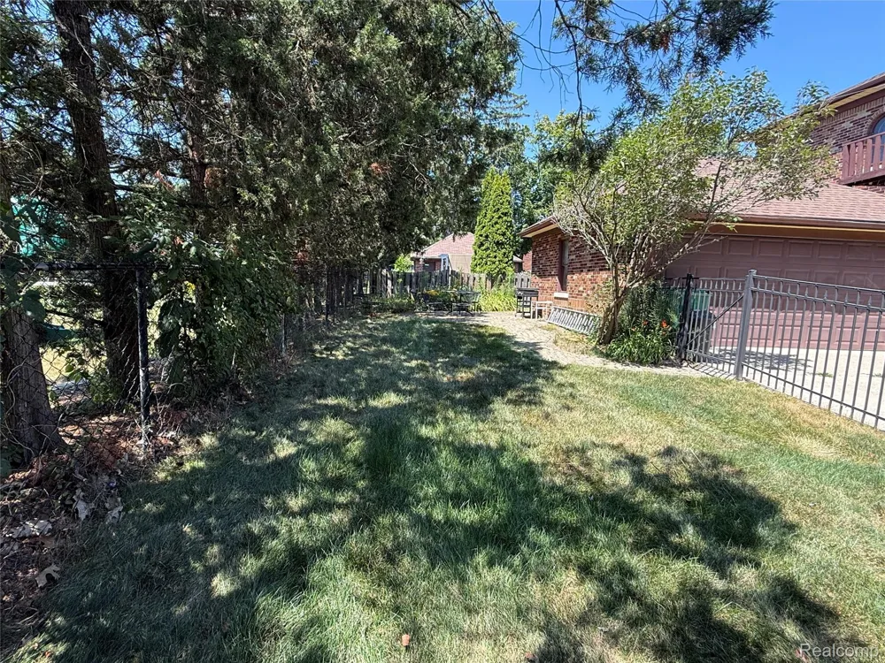 1305 Bedford Road Grosse Pointe Park City, MI 48230