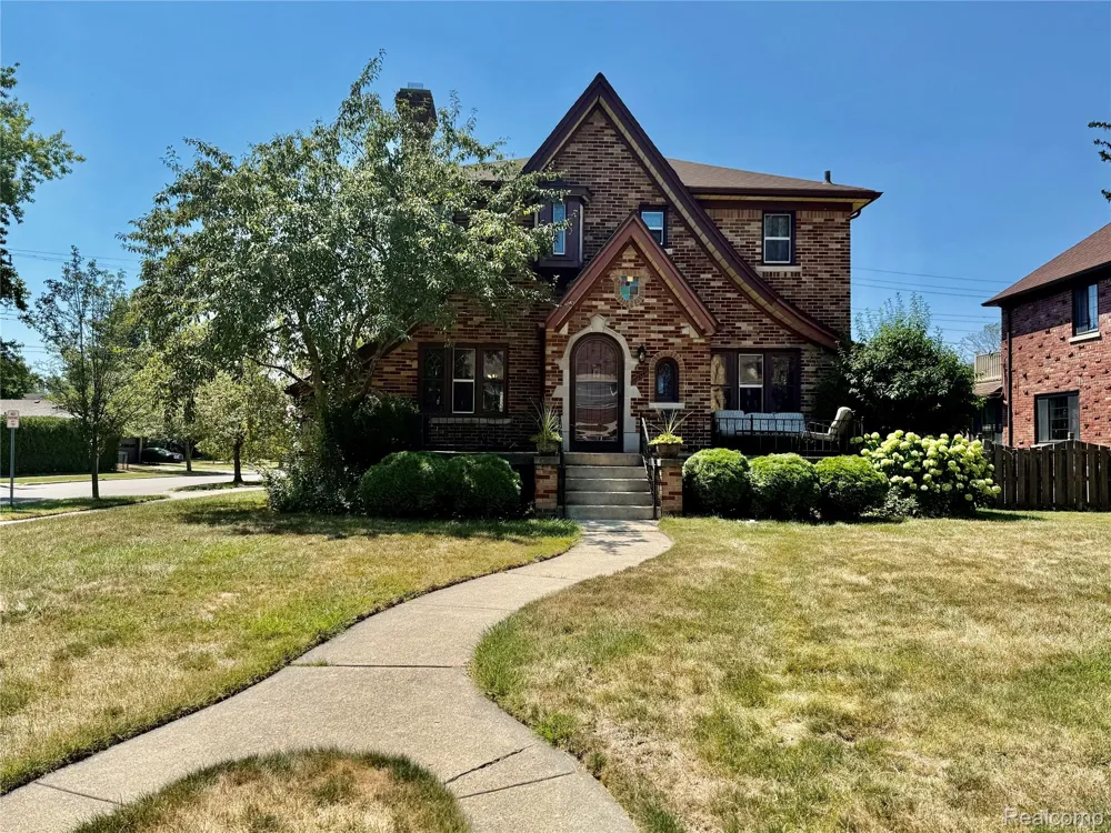 1305 Bedford Road Grosse Pointe Park City, MI 48230