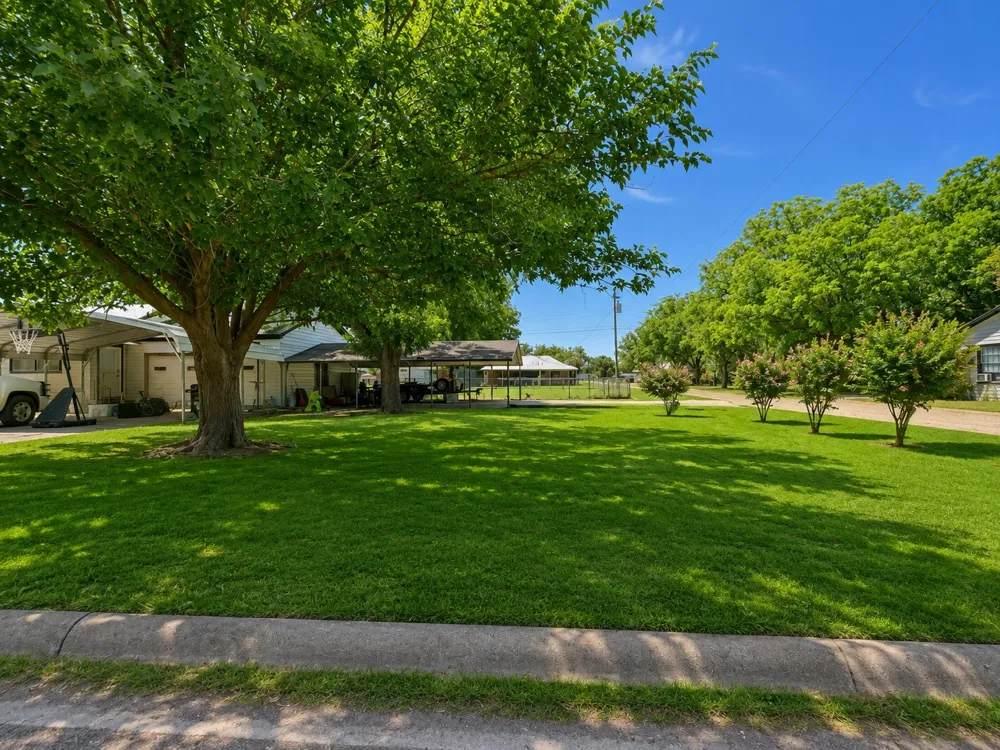 925 6th Street Haskell, TX 79521