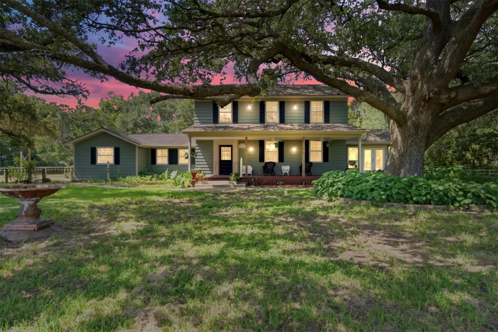 6998 Commander Roland Drive Hitchcock, TX 77563