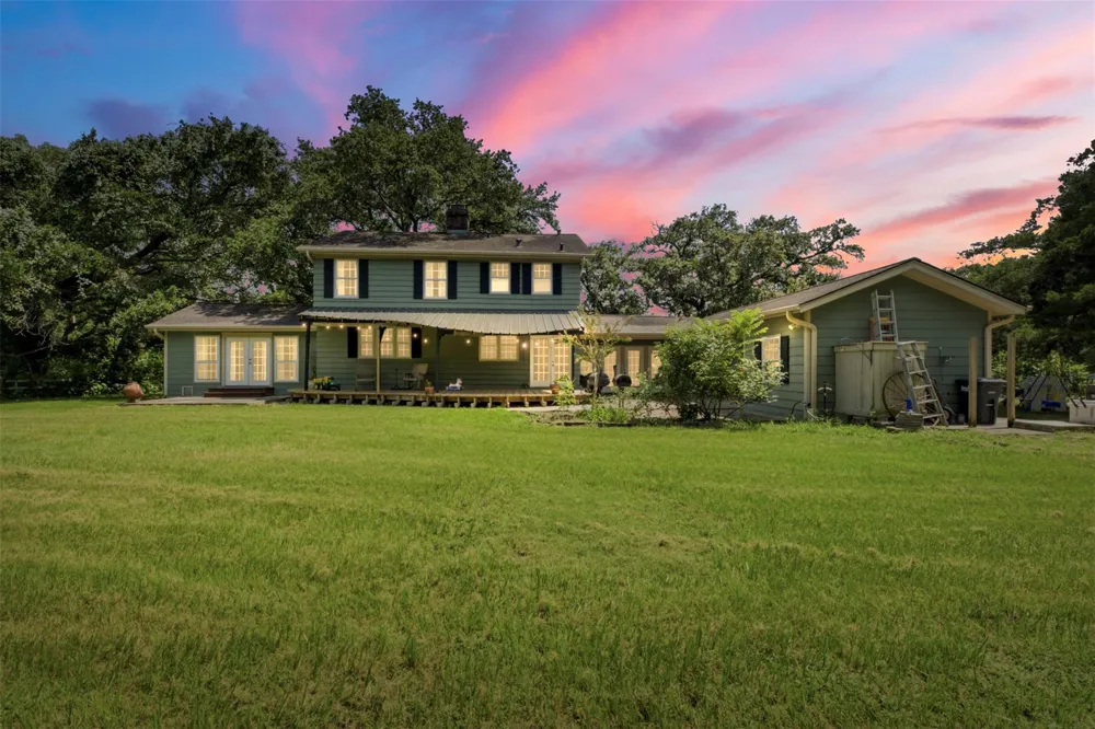 6998 Commander Roland Drive Hitchcock, TX 77563