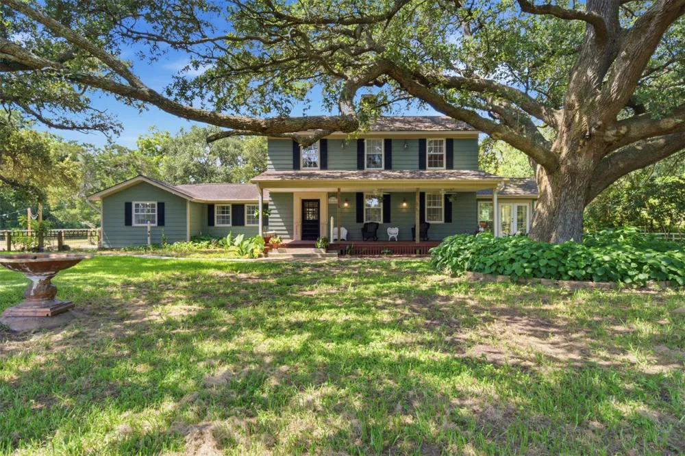 6998 Commander Roland Drive Hitchcock, TX 77563