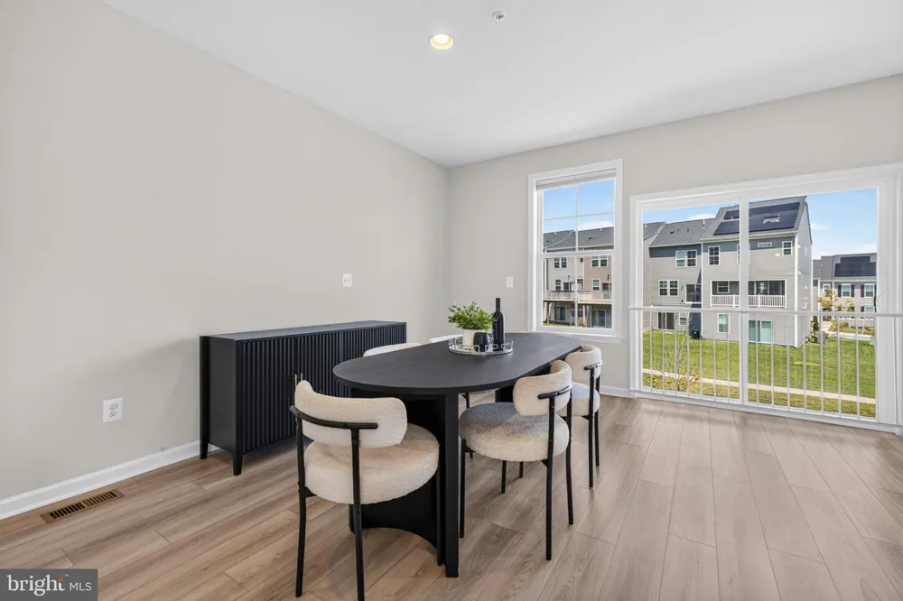 1042 HIGH POINT TRL Laurel, MD 20707
