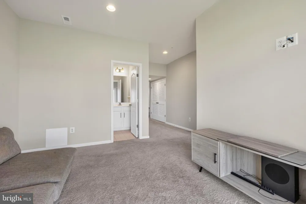 1042 HIGH POINT TRL Laurel, MD 20707