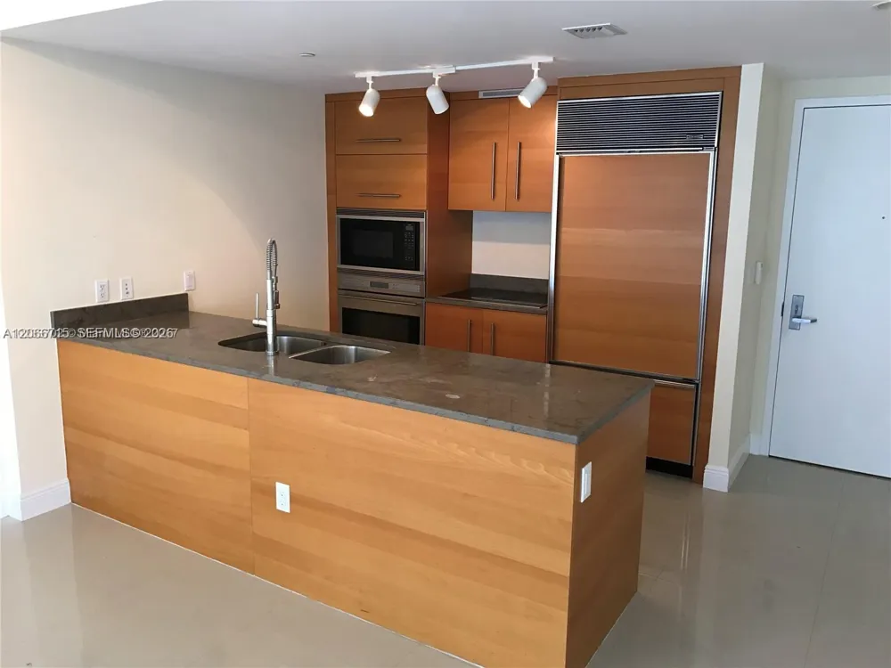 475 Brickell Ave #2511 Miami, FL 33131