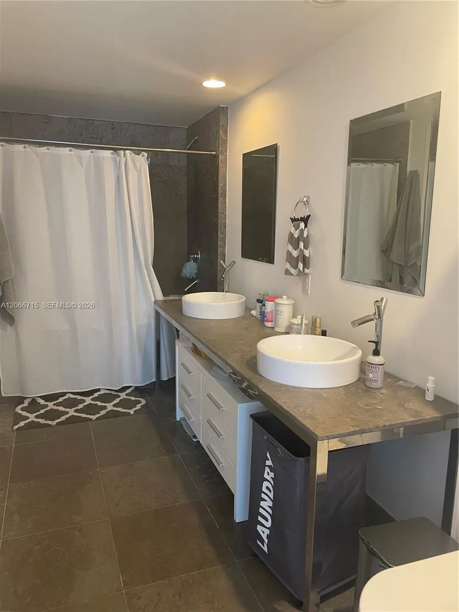 475 Brickell Ave #2511 Miami, FL 33131
