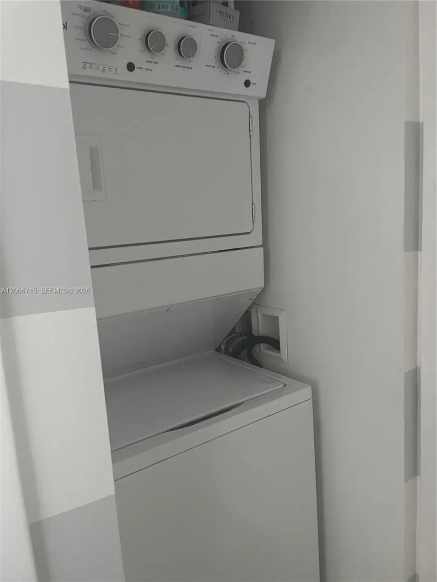 475 Brickell Ave #2511 Miami, FL 33131