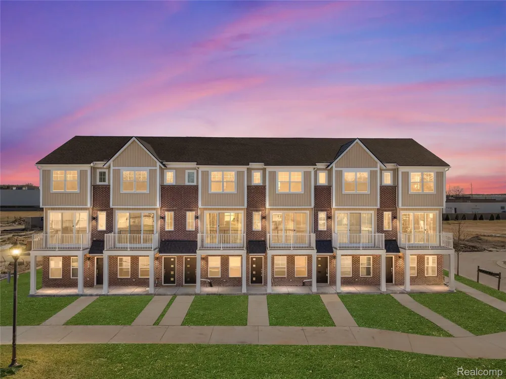 30037 Center Street #20 Lyon Charter Township, MI 48165