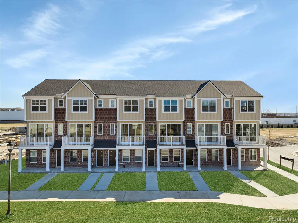 30037 Center Street #20 Lyon Charter Township, MI 48165