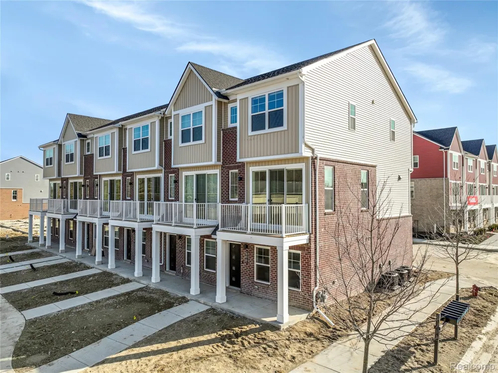 30037 Center Street #20 Lyon Charter Township, MI 48165
