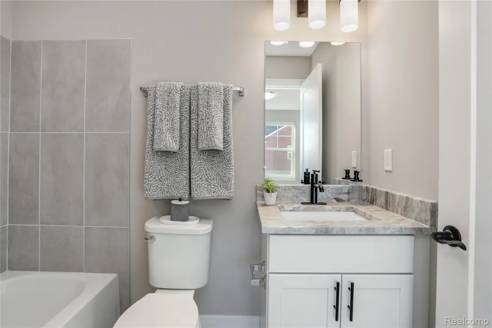 30037 Center Street #20 Lyon Charter Township, MI 48165
