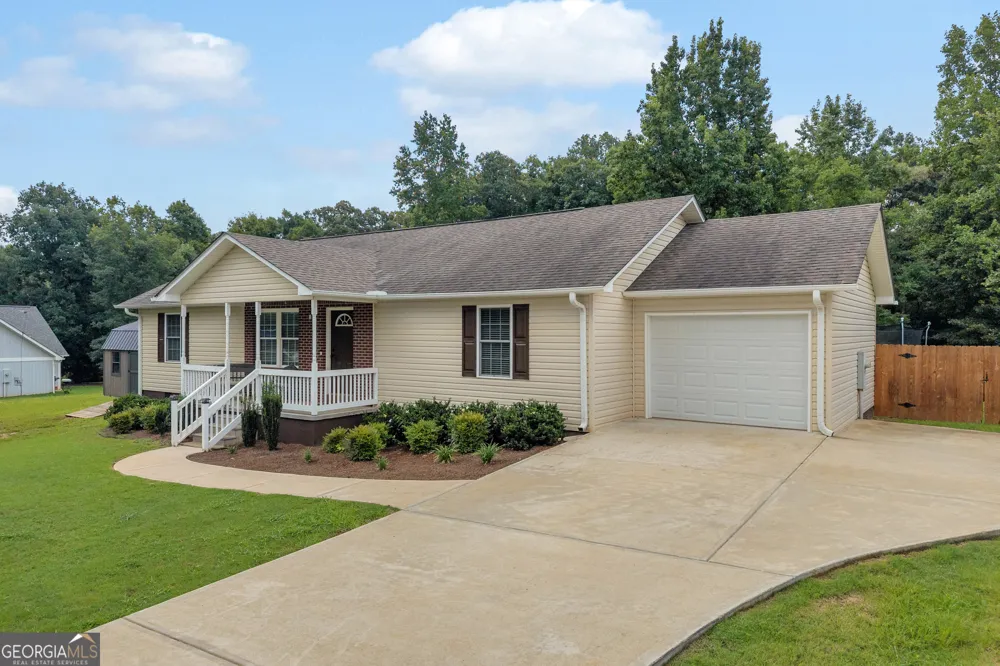 423 N Point CIR Hartwell, GA 30643