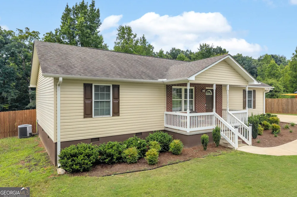 423 N Point CIR Hartwell, GA 30643