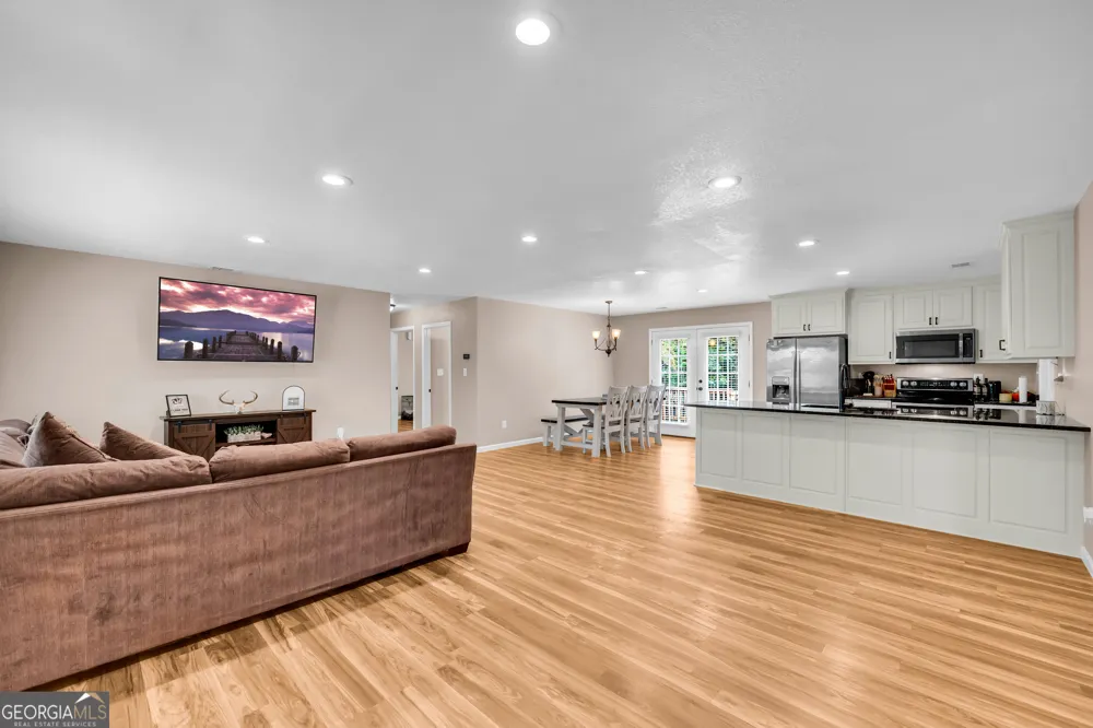 423 N Point CIR Hartwell, GA 30643