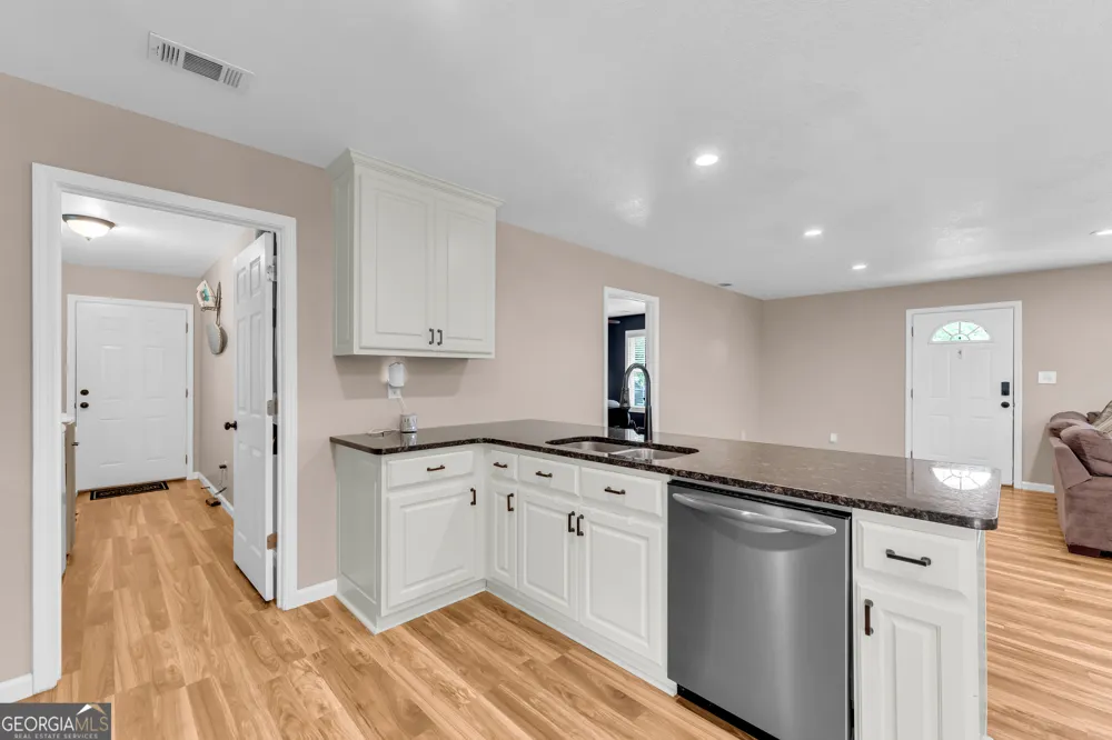 423 N Point CIR Hartwell, GA 30643